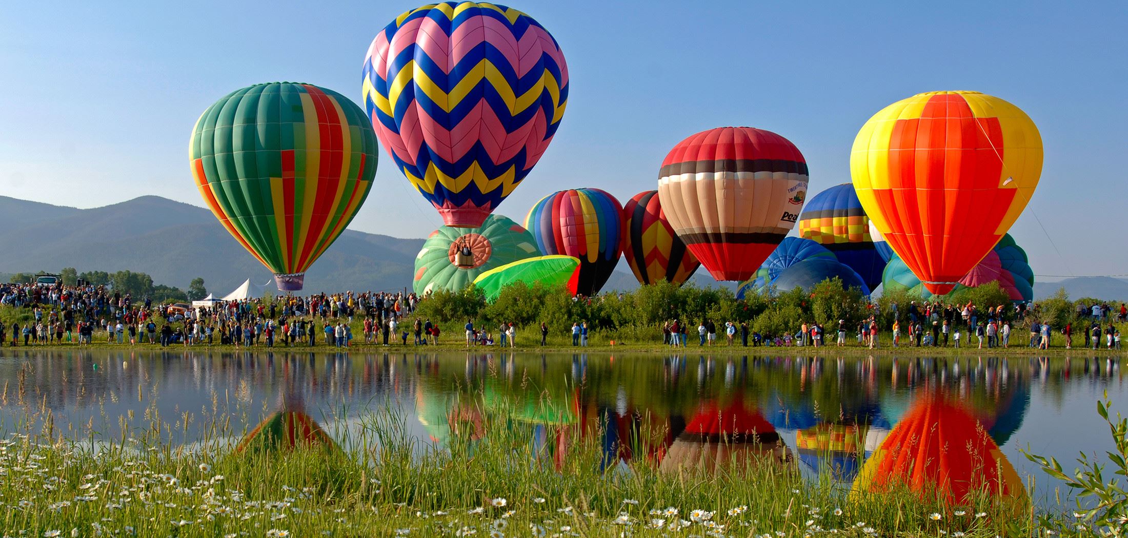hot air balloons launching