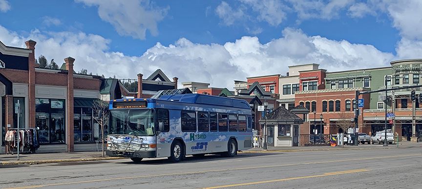 City bus on Lincoln Avenue